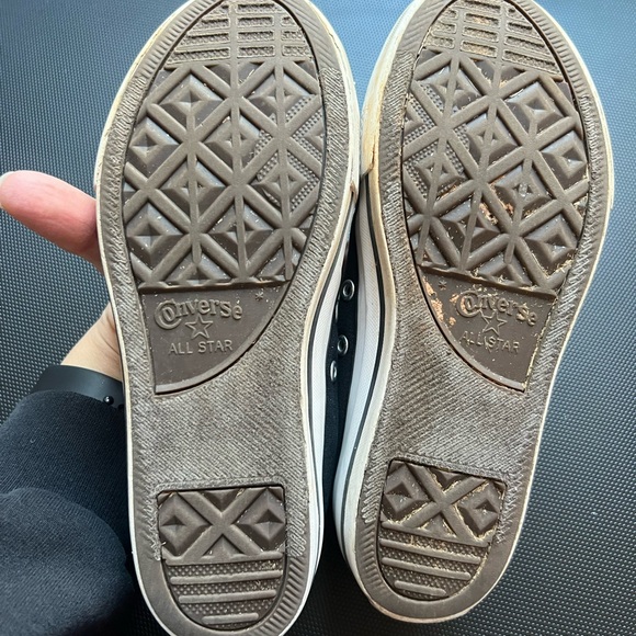 Black low top converses, size 3.5 - Picture 3 of 3